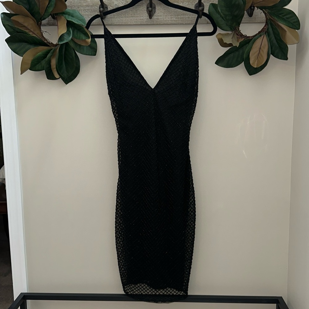 NWT Sequined Plunged V Neck Cocktail Dress son size medium.